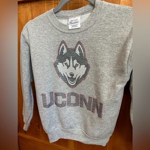 UCONN 💎 huskies sweatshirt with rhinestones as 10/12 medium youth